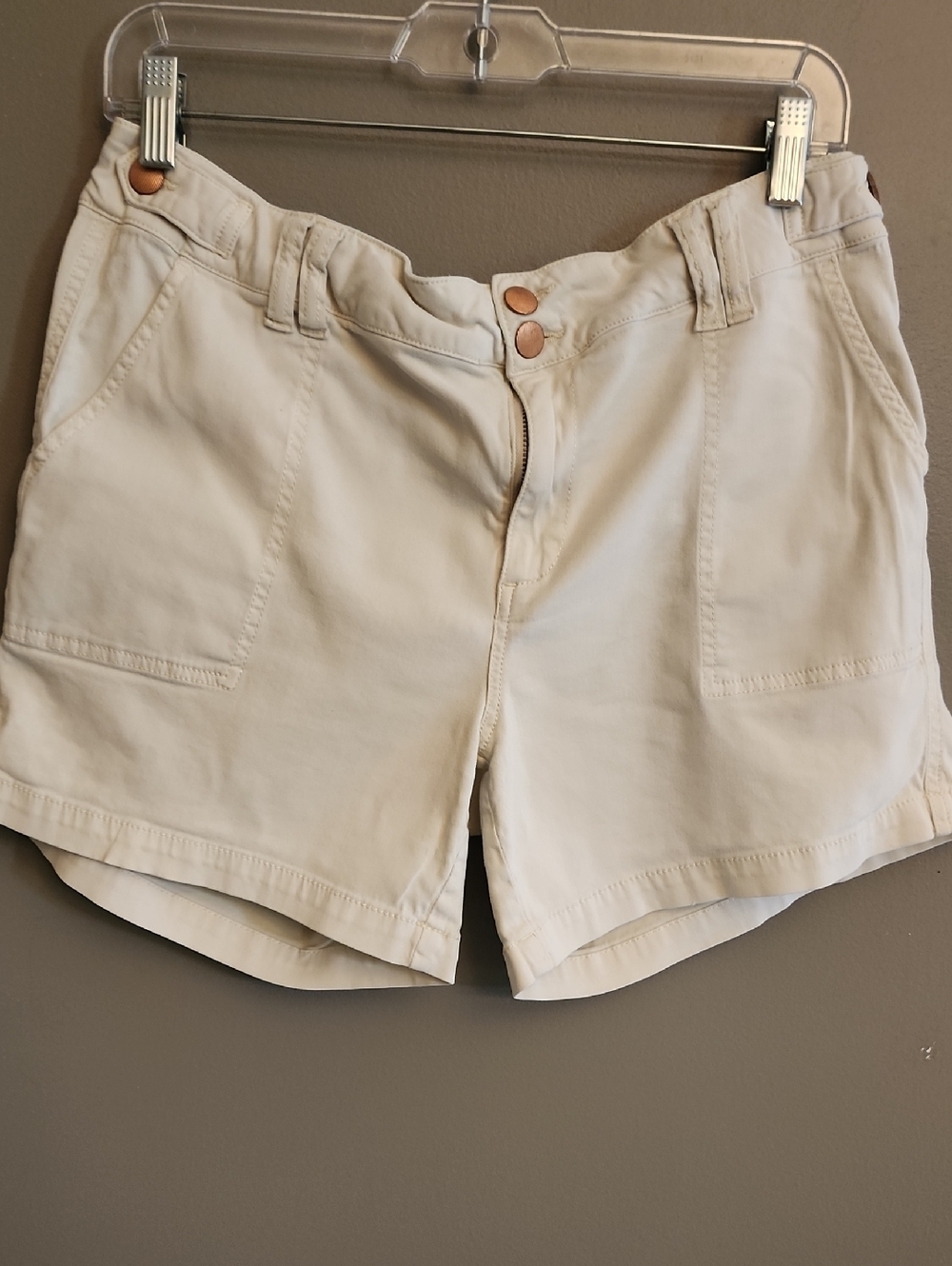 BKE Women’s Cream Casual Pocket Shorts